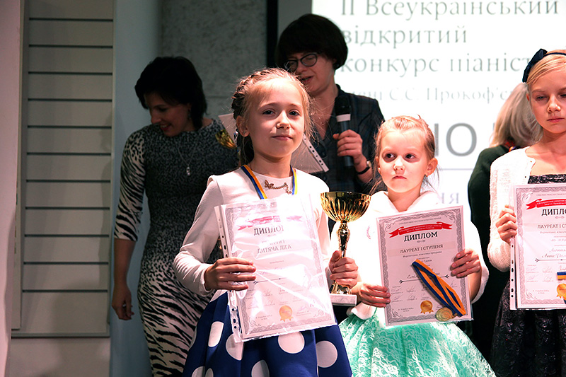 КАРОЛІНА ТРУСОВА